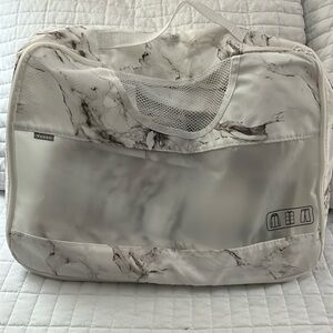 5 Piece Veken Grey & White Marble Packing Cube & Laundry Bag Set-Gently Traveled